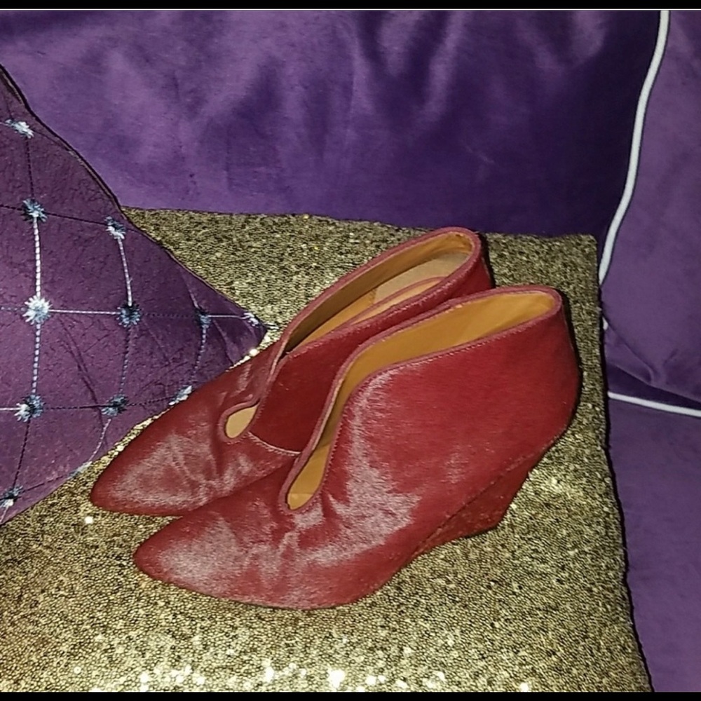 Burgundy Nine West Calf Hair Booties👓